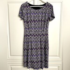 Roz & Ali Size 4 Short Sleeve Midi-dress Zipper Purple Print Scoop Neck Office
